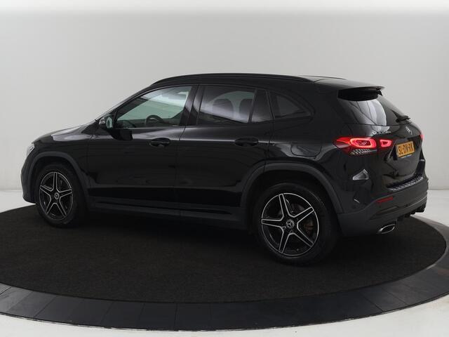 Mercedes-Benz GLA-KLASSE 250e AMG Night | SOH 90% | Adaptive cruise | Stoelverwarming | Camera | Half leder | Park Assist | Leder/Alcantara | Widescreen | Sfeerverlichting | Climate control | PHEV | Plug In