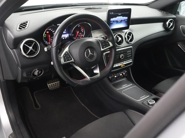 Mercedes-Benz GLA-KLASSE 250 4Matic Premium | Panoramadak | AMG | Getint glas | LED Koplampen | Stoelverwarming | Achteruitrijcamera |