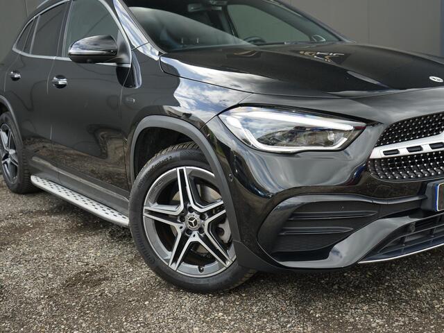 Mercedes-Benz GLA-KLASSE 250 e Business Solution AMG Limited Pano / Burmester / Sfeer verlichting / Elek stoel verst. / Carbon / Side steps / Leder / Memory / All season