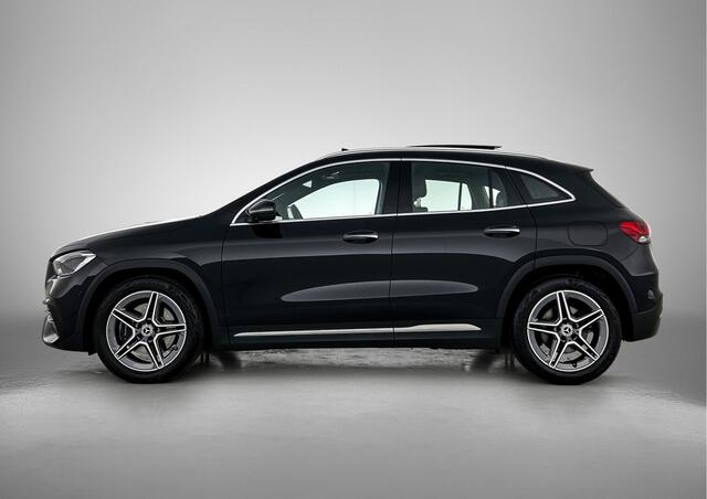 Mercedes-Benz GLA-KLASSE 250 4MATIC AMG Line | Panoramadak | Head Up Display | Distronic | Memory | 360° Camera | Alarm | Sfeerverlichting | Inclusief 24 maanden Mercedes-Benz Certified garantie voor Europa.