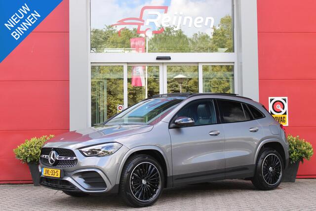 Mercedes-Benz GLA-KLASSE 250 e AMG Line | PANORAMISCH SCHUIF/KANTEL DAK | SFEER VERLICHTING | ELEKTRISCH BEDIENBARE VOORSTOELEN MET GEHEUGENFUNCTIE EN "ZITKINEMATICA" | DRAADLOZE APPLE CARPLAY/ANDROID AUTO | NIGHT PAKKET: DAKRELING ZWART, ZIJRUITEN EN ACHTERRUITEN ZWART, LICHTMET
