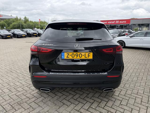 Mercedes-Benz GLA-KLASSE 250 e AMG Line Panoramadak Carplay 19 Inch Sfeerverlichting Stoelverwarming Achteruitrijcamera