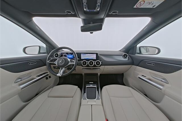 Mercedes-Benz GLA-KLASSE 250 e Plug-In Hybride | Trekhaak | Stoelverwarming | DAB | LED | Parkeerpakket met Camera | Inclusief 24 maanden Mercedes-Benz Certified garantie voor Europa.