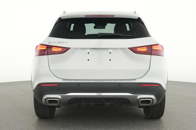 Mercedes-Benz GLA-KLASSE 250 e Plug-In Hybride | Trekhaak | Stoelverwarming | DAB | LED | Parkeerpakket met Camera | Inclusief 24 maanden Mercedes-Benz Certified garantie voor Europa.