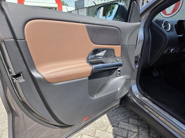 Mercedes-Benz GLA-KLASSE 250 e Business Solution Luxury Limited 18"/Trekhaak/Sfeerverlichting/Camera/PDC v+a/Apple Carplay & Android Auto