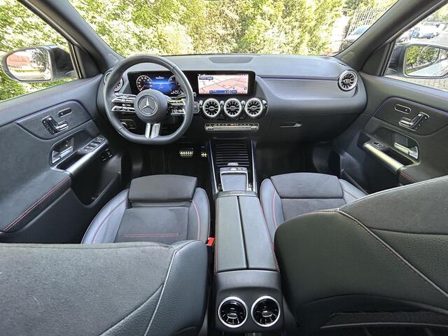 Mercedes-Benz GLA-KLASSE 250 e AMG Line | Panoramadak | Trekhaak |