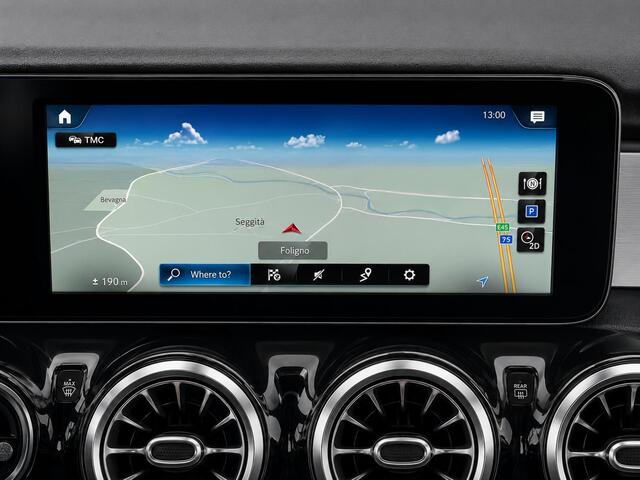 Mercedes-Benz GLA-KLASSE 250 e 218 PK High-perform LED Koplampen Pano Dak Verwarmd Stuur 360° Camera Elk. Stoel met Memory