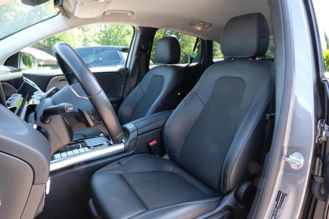 Mercedes-Benz GLA-KLASSE 200 Business Solution 163 PK | Trekhaak Afneembaar | All-Season Banden | Stoelverwarming | Navigatie | LMV 19''