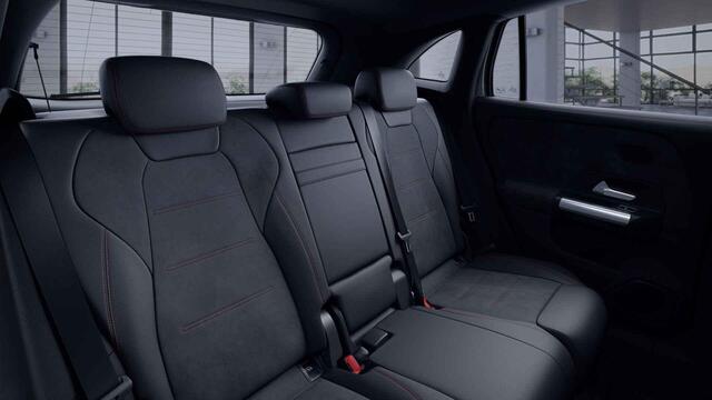 Mercedes-Benz GLA-KLASSE 200 Business Solution AMG | Night | Panoramadak | Memory stoelen | Sfeerverlichting |