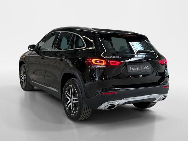 Mercedes-Benz GLA-KLASSE 250 e Progresive I Widescreen I Camera I Stoelverwarming I Leder