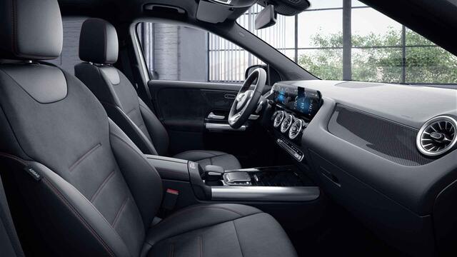 Mercedes-Benz GLA-KLASSE 180 Business Solution AMG | Night | Widescreen | Stoelverwarming | Extra getint glas |