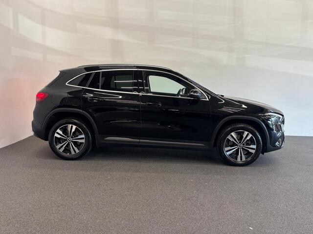 Mercedes-Benz GLA-KLASSE 250 e DCT-8 Aut. Business Solution PDC VA + Camera Navi Stoelverwarming Elektrische Klep LED Privacy Glass 11 kW laden