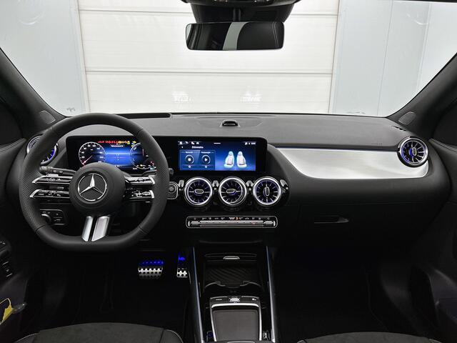 Mercedes-Benz GLA-KLASSE 250 e 140 Year Edition | Premium Plus pakket | Nightpakket | Parkeerpakket met 360°-camera |Trekhaak | Panoramaschuifdak | 20" tien-dubbelspaaks AMG velgen |