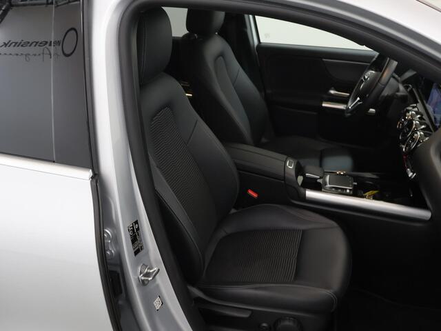 Mercedes-Benz GLA-KLASSE 250 e Progressive | Widescreen | Extra getint glas | Achteruitrijcamera |