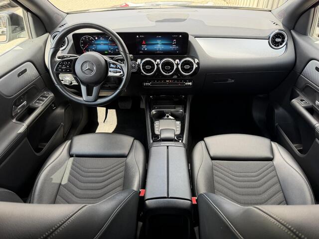 Mercedes-Benz GLA-KLASSE 250 e Progressive 17"/Widescreen/Stoelverwarming/DAB/Apple Carplay & Android Auto/Navigatie/Climate/PDC v+a