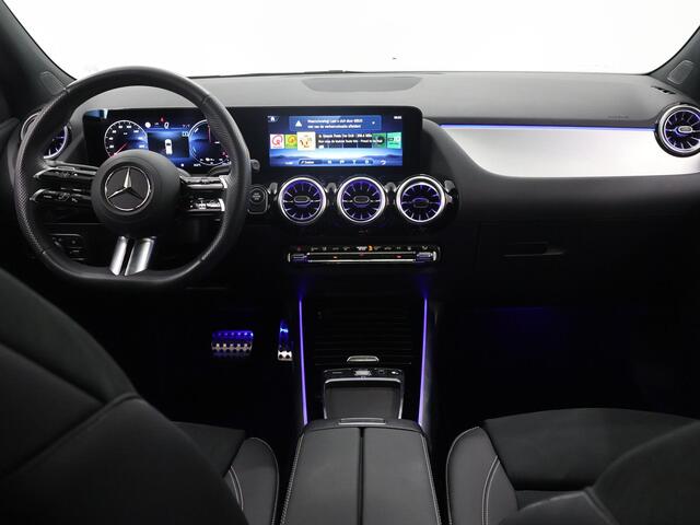 Mercedes-Benz GLA-KLASSE 250 e Star Edition AMG Line | Night | Panoramadak | Trekhaak | Memory stoelen | Dodehoekassistent | Sfeerverlichting | 20" Velgen |