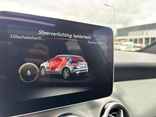 Mercedes-Benz GLA-KLASSE 180 Premium | AMG Pakket | Night Pakket | Pano | Achterruitrij Camera | Stoelverwarming