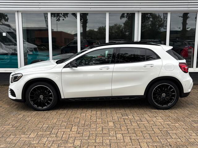 Mercedes-Benz GLA-KLASSE 180 Premium | AMG Pakket | Night Pakket | Pano | Achterruitrij Camera | Stoelverwarming