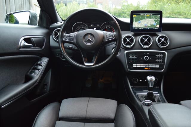 Mercedes-Benz GLA-KLASSE 180 Led Navi Camera Pdc