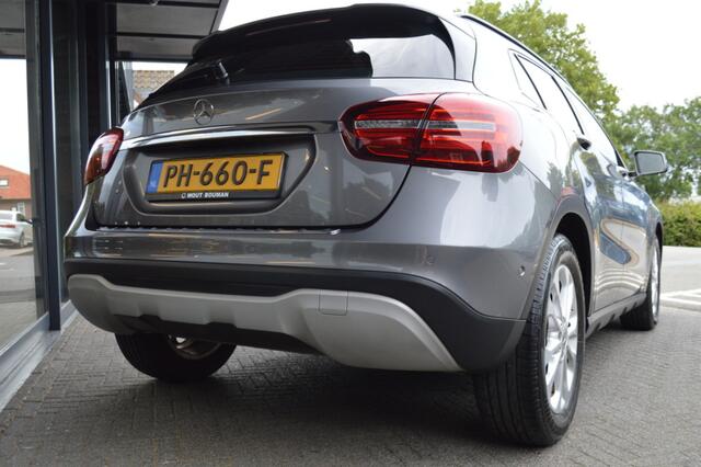 Mercedes-Benz GLA-KLASSE 180 Led Navi Camera Pdc