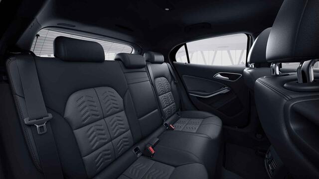 Mercedes-Benz GLA-KLASSE 180 Business Solution Limited | Achteruitrijcamera | Dakrails | Lichtmetalen velgen |