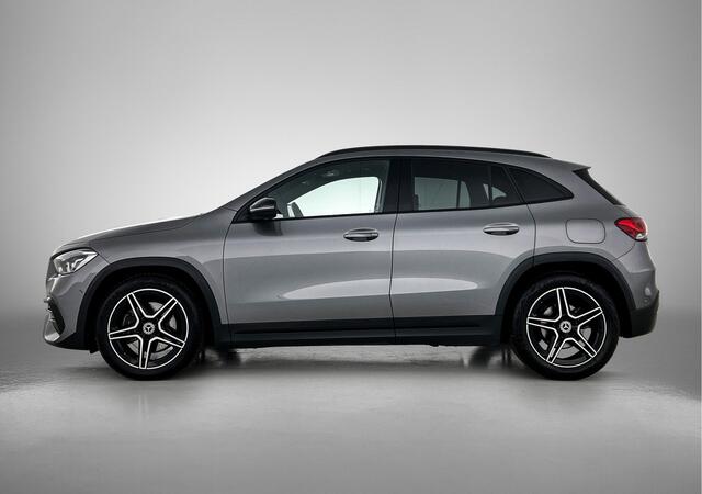 Mercedes-Benz GLA-KLASSE 200 Business Solution AMG | Sfeerverlichting | Trekhaak | Cruise Control | Inclusief 24 maanden Mercedes-Benz Certified garantie voor Europa.