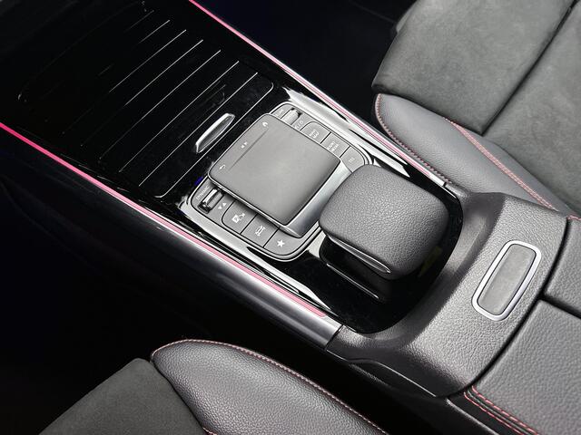 Mercedes-Benz GLA-KLASSE 200 Business Solution AMG | Sfeerverlichting | Trekhaak | Cruise Control | Inclusief 24 maanden Mercedes-Benz Certified garantie voor Europa.