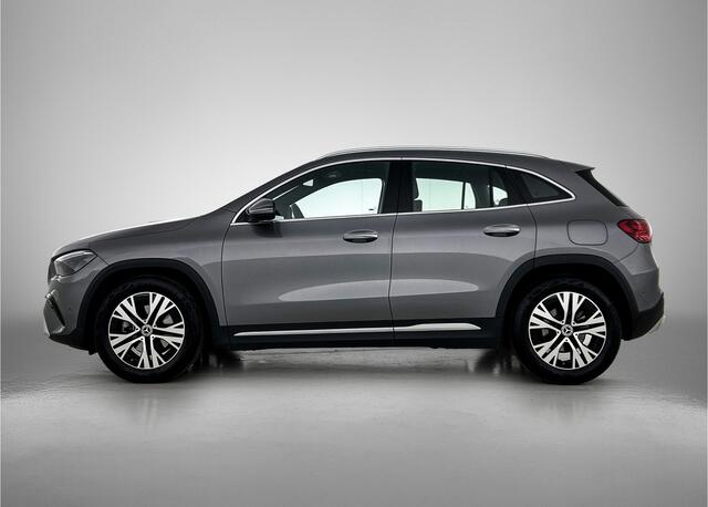 Mercedes-Benz GLA-KLASSE 180 Star Edition Luxury Line Leder | Keyless Go Comfortpakket | Sfeerverlichting | 24 maanden Mercedes-Benz Certified Garantie