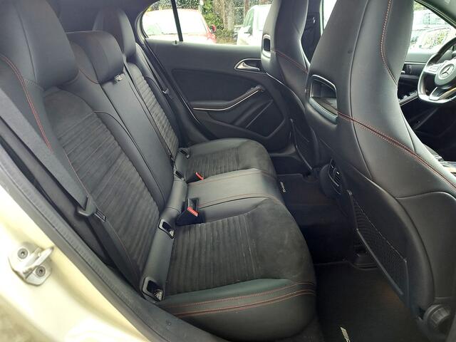Mercedes-Benz GLA-KLASSE 180 ACTIVITY EDITION AUTOMAAT Clima | Navi | Cruise | Alcantara