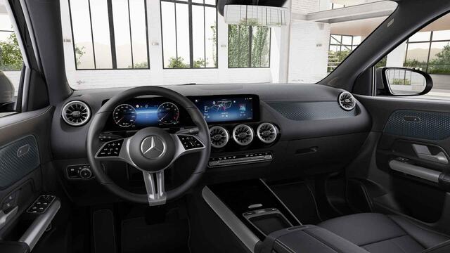 Mercedes-Benz GLA-KLASSE 180 Luxury Line | Panoramadak | Keyless | Multibeam | Stoelverwarming | Getint glas |