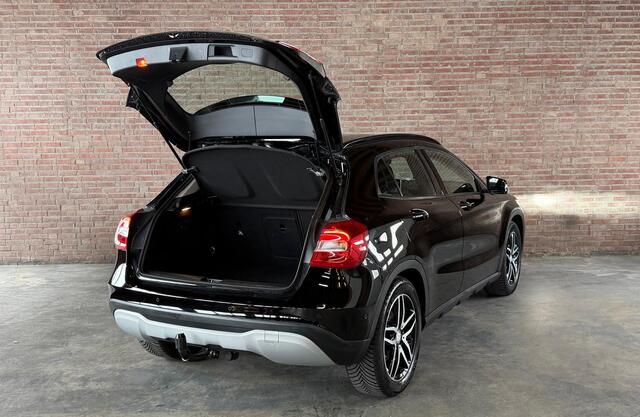 Mercedes-Benz GLA-KLASSE GLA 180 Business Solution PDC / Airco / Navi / Tel. / Camera / Trekhaak Afneembaar / Stoel verw.