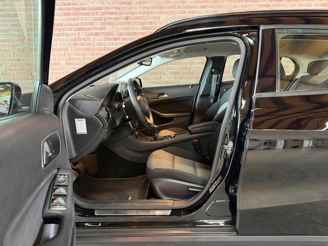 Mercedes-Benz GLA-KLASSE GLA 180 Business Solution PDC / Airco / Navi / Tel. / Camera / Trekhaak Afneembaar / Stoel verw.
