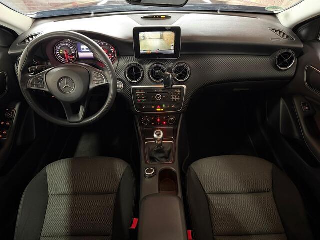 Mercedes-Benz GLA-KLASSE GLA 180 Business Solution PDC / Airco / Navi / Tel. / Camera / Trekhaak Afneembaar / Stoel verw.
