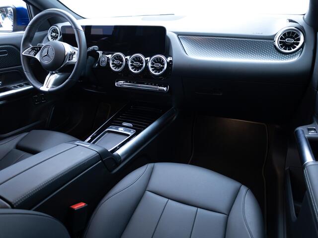 Mercedes-Benz GLA-KLASSE 250 e Luxury Line Business | Leer | Adaptive Cruise | Camera | Sfeerverlichting | Elektrische achterklep | Navigatie, Stoelverwarming, Privacy glas, Zwarte hemel, Multibeam Led