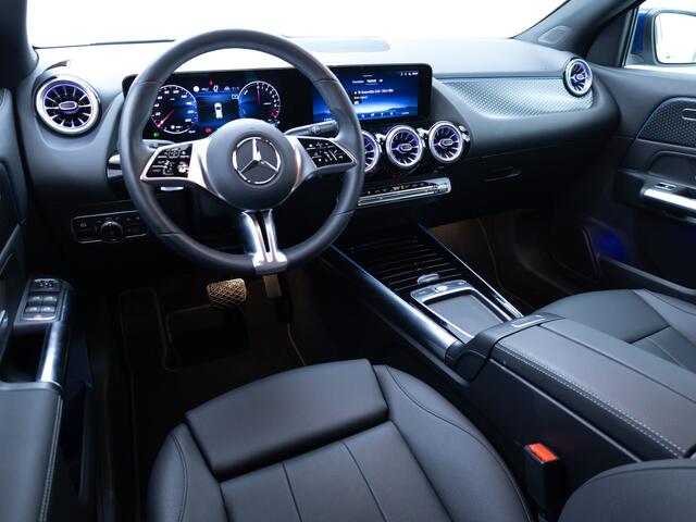 Mercedes-Benz GLA-KLASSE 250 e Luxury Line Business | Leer | Adaptive Cruise | Camera | Sfeerverlichting | Elektrische achterklep | Navigatie, Stoelverwarming, Privacy glas, Zwarte hemel, Multibeam Led