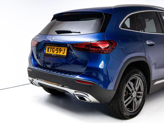 Mercedes-Benz GLA-KLASSE 250 e Luxury Line Business | Leer | Adaptive Cruise | Camera | Sfeerverlichting | Elektrische achterklep | Navigatie, Stoelverwarming, Privacy glas, Zwarte hemel, Multibeam Led