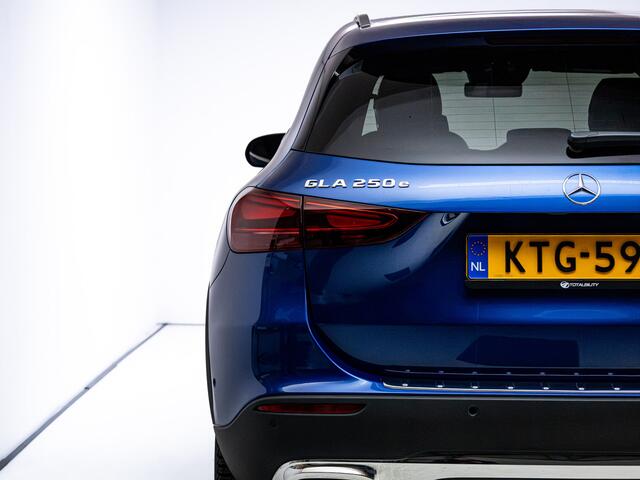 Mercedes-Benz GLA-KLASSE 250 e Luxury Line Business | Leer | Adaptive Cruise | Camera | Sfeerverlichting | Elektrische achterklep | Navigatie, Stoelverwarming, Privacy glas, Zwarte hemel, Multibeam Led