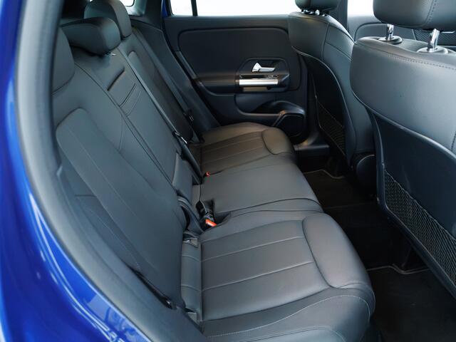 Mercedes-Benz GLA-KLASSE 250 e Luxury Line Business | Leer | Adaptive Cruise | Camera | Sfeerverlichting | Elektrische achterklep | Navigatie, Stoelverwarming, Privacy glas, Zwarte hemel, Multibeam Led