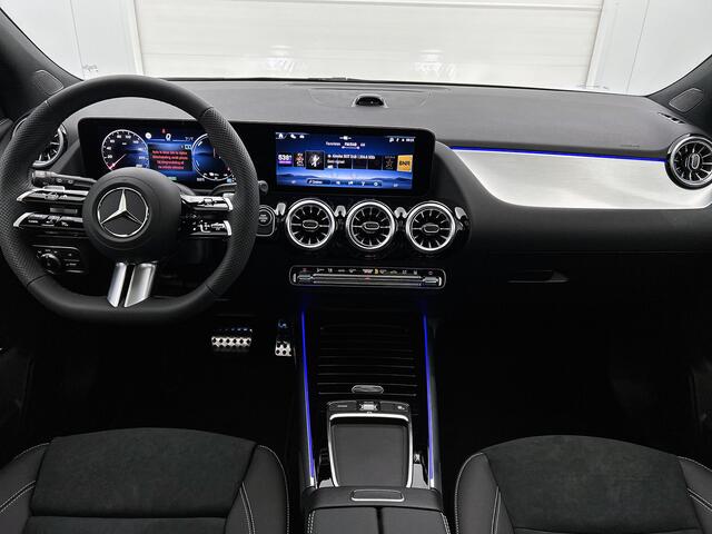 Mercedes-Benz GLA-KLASSE 250 e 140 Year Edition | Plus pakket | Nightpakket | Trekhaak | Panoramaschuifdak | 20" tien-dubbelspaaks AMG velgen | Warmtewerend, donkergetint glas |