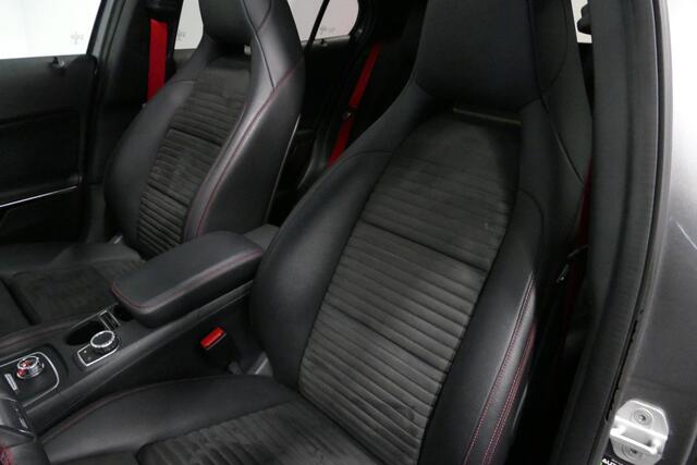Mercedes-Benz GLA-KLASSE AMG 45 4MATIC Premium Plus / UNIEK / Panoramadak / AMG Performance sport-uitlaat / Stoelverwarming / Achteruitrijcamera / LED High Performance koplampen / Cruise Control / 20'' LMV / Rode remzadels