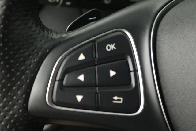 Mercedes-Benz GLA-KLASSE 180 Sport Edition (STOELVERWARMING, NAVIGATIE, LED, SPORTSTOELEN, GOED ONDERHOUDEN)