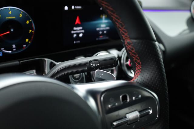 Mercedes-Benz GLA-KLASSE 200 AMG Line | Rijklaar! | Cruise Contr. | Camera | Trekhaak | Navi | Lane Assist | LED | Keyless | 19''