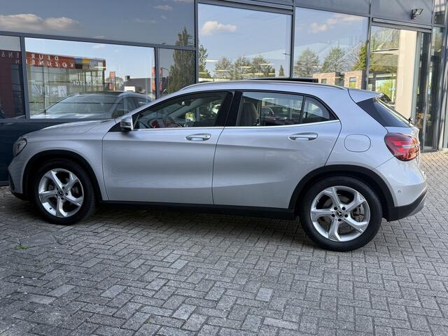 Mercedes-Benz GLA-KLASSE 180 Premium AUTOMAAT,NAVI/CAM,PANO