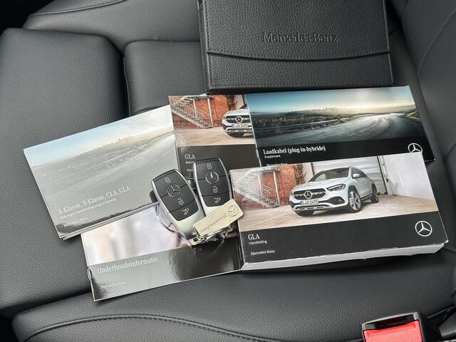 Mercedes-Benz GLA-KLASSE 250 e Business Solution Luxury Limited / Elektrische wegklapbare Trekhaak / Elektrische verstelbare voorstoelen met Memory / Stoelverwarming Voor / Panoramisch Glazen Schuif-Kanteldak /
