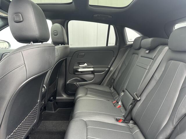 Mercedes-Benz GLA-KLASSE 250 e Business Solution Luxury Limited / Elektrische wegklapbare Trekhaak / Elektrische verstelbare voorstoelen met Memory / Stoelverwarming Voor / Panoramisch Glazen Schuif-Kanteldak /