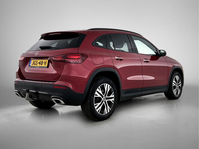 Mercedes-Benz GLA-KLASSE 250 e Plug-In Hybride | Trekhaak | Nightpakket | Sfeerverlichting | 11 kW Laden | Stuur en Stoelverwarming | Inclusief 24 maanden MB Certified garantie voor Europa.