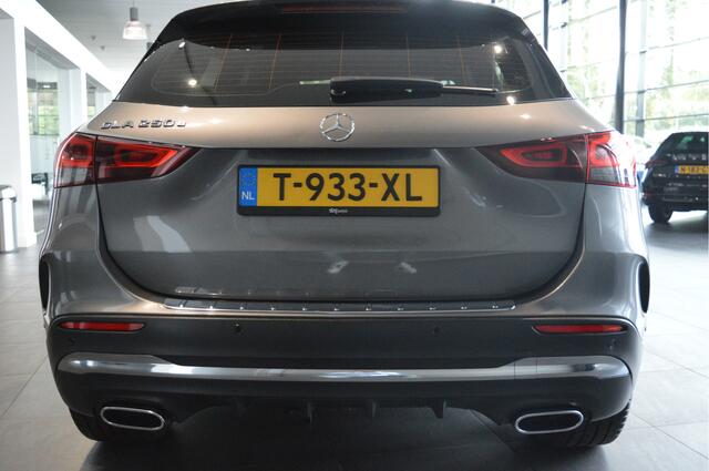 Mercedes-Benz GLA-KLASSE 250 e AMG Line navi camera cruise trekhaak 20 inch !!
