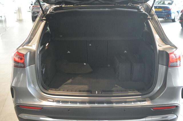 Mercedes-Benz GLA-KLASSE 250 e AMG Line navi camera cruise trekhaak 20 inch !!
