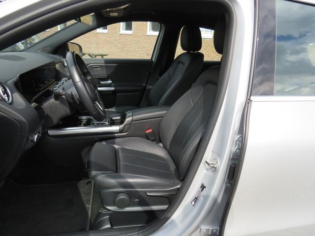Mercedes-Benz GLA-KLASSE 180 Business Solution AMG * Rijklaarprijs incl. garantie * Wegkl. Trekhaak * Automaat * Leder * Led Koplampen *