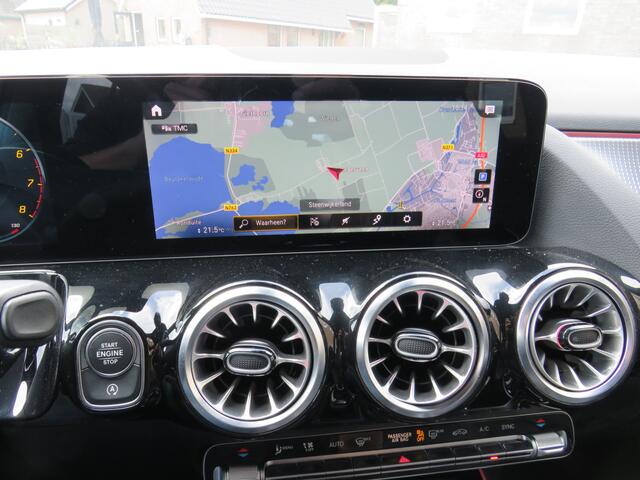 Mercedes-Benz GLA-KLASSE 180 Business Solution AMG * Rijklaarprijs incl. garantie * Wegkl. Trekhaak * Automaat * Leder * Led Koplampen *